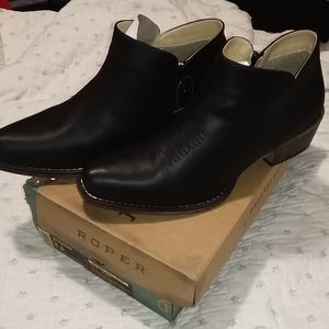 NWT/NIB Roper Sofia Ankle Boot 9.5